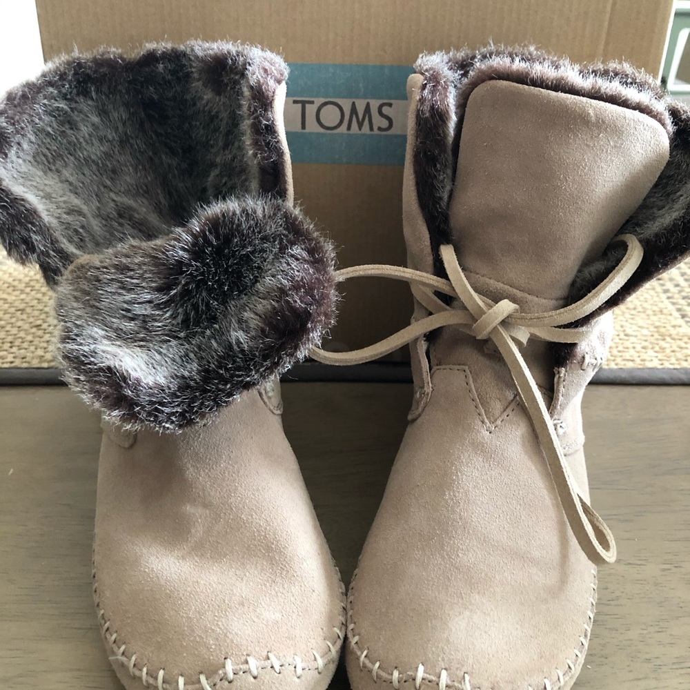 1 PAIR! Toms Womens Zahara Fur Lined Suede Boots noo box
